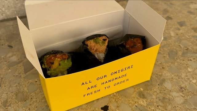 Die Atmosphäre bei OKA Onigiri